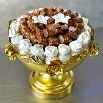 Gold croquant and Pecan Caramel Chocolate