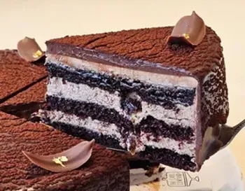 Choco Snicker Slice Cake